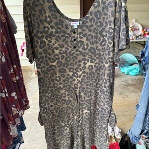 Leopard Print Short Sleeve Top